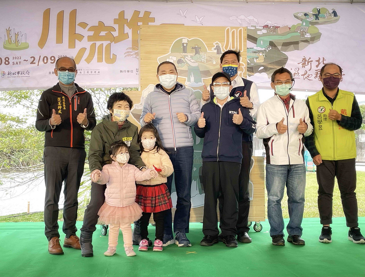 「新北濕地藝術季－川流堆疊」展期自即日起到2月9日。 圖：新北市水利局高灘地工程管理處提供