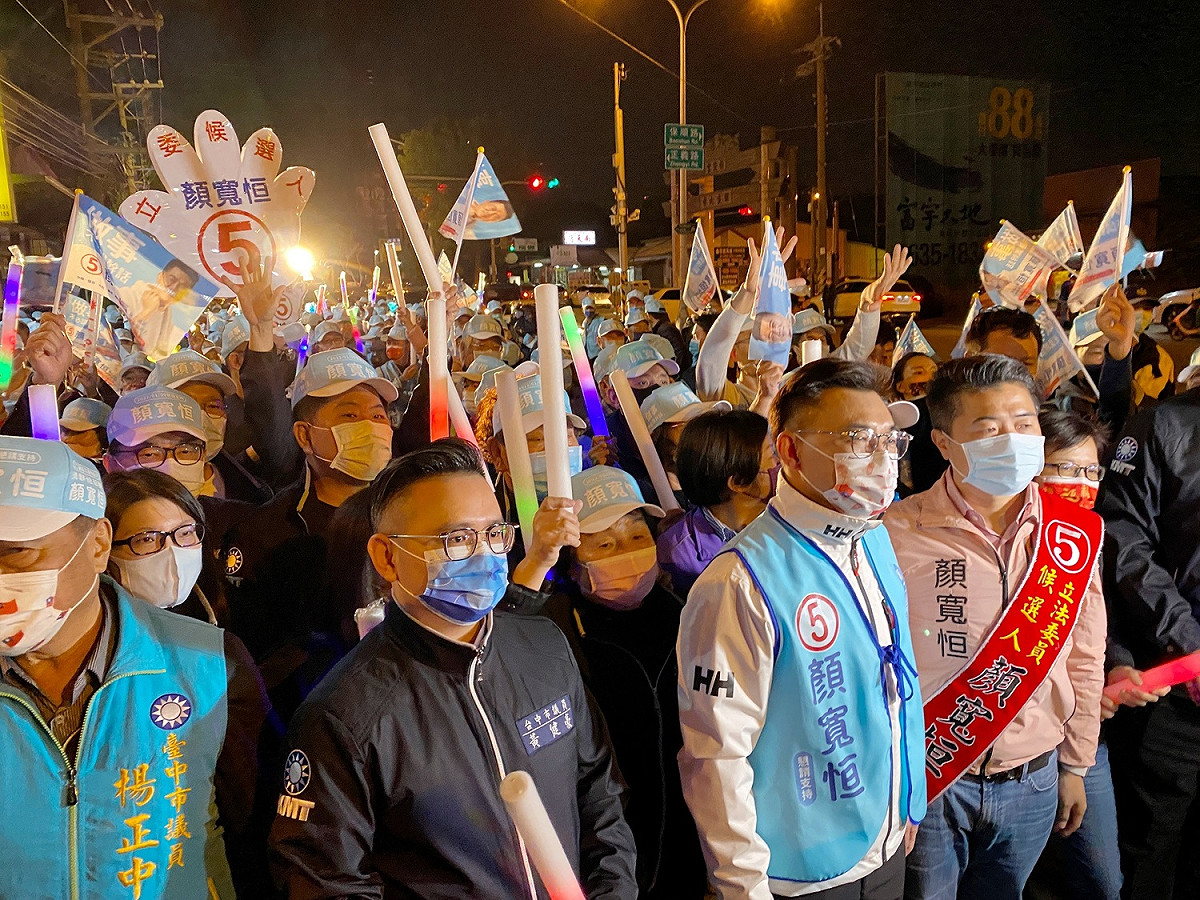 立委江啟臣與國民黨市議會黨團來到沙鹿支持顏寬恒。  國民黨團/提供