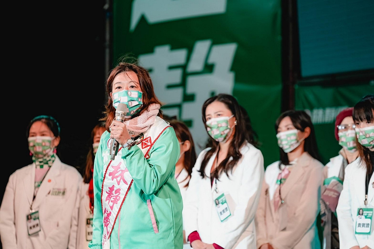 林靜儀最後表示：「明天，請所有的朋友們一起出來投票，我們要讓地方長輩不再驚怕，讓年輕人充滿信心，讓孩子擁有未來。明天，讓我們一起。」 林靜儀競選總部/提供