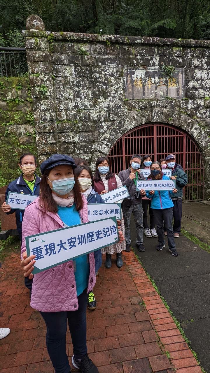 社規師們於瑞三本鑛前合影。 圖：新北市城鄉局提供