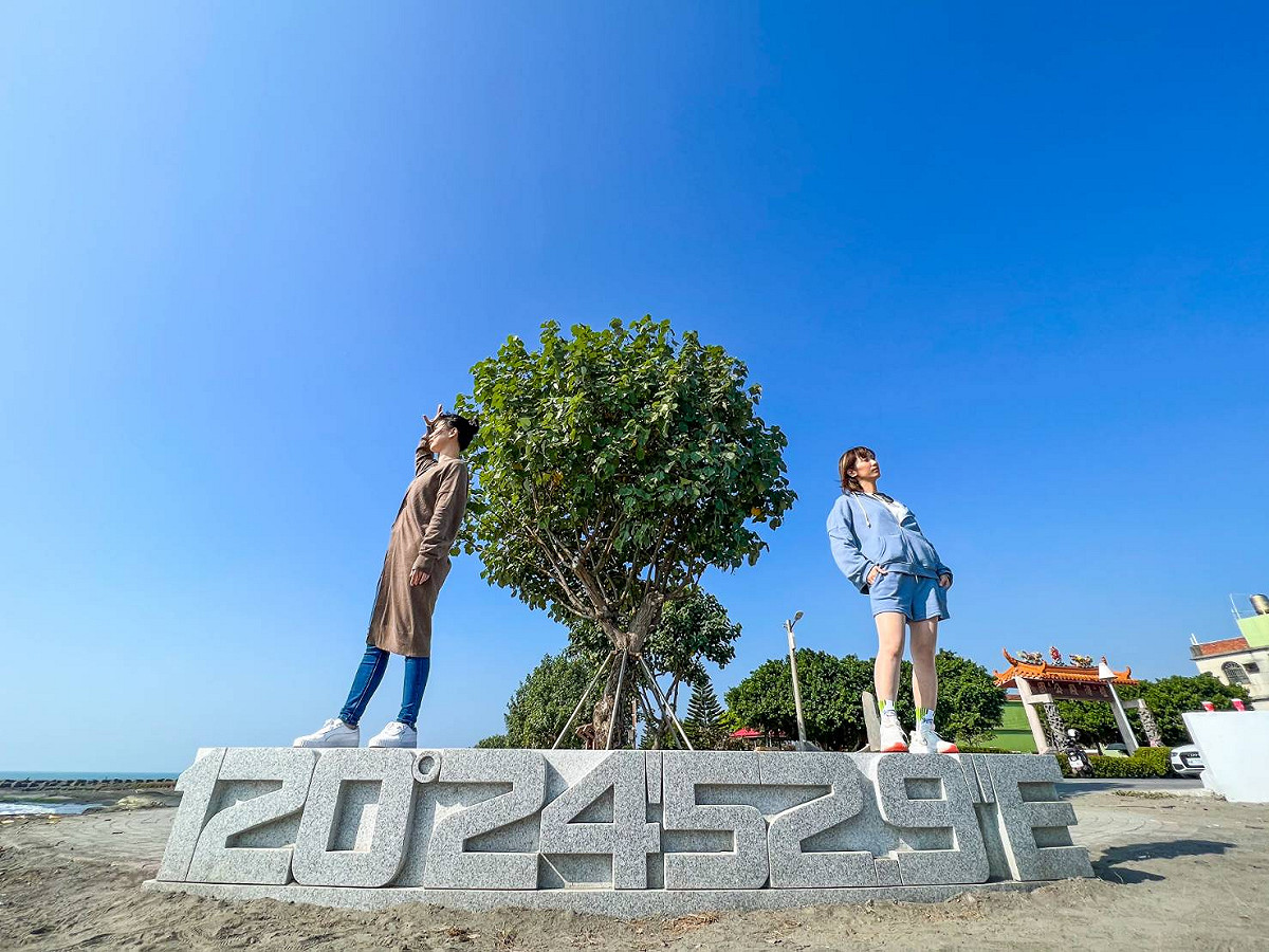 市境之南樹旁也設立了地標地景。 圖：高雄市觀光局提供