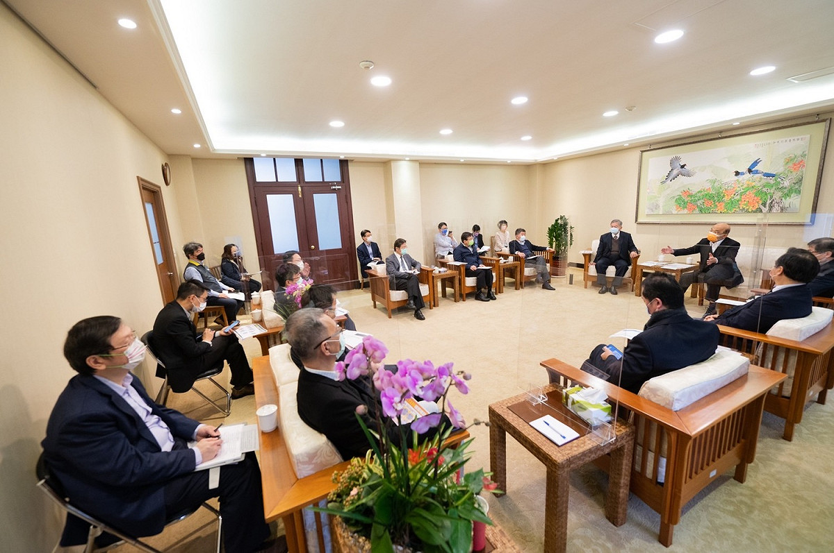 行政院長蘇貞昌今（10）日上午8時召開擴大防疫會議。 圖：行政院提供