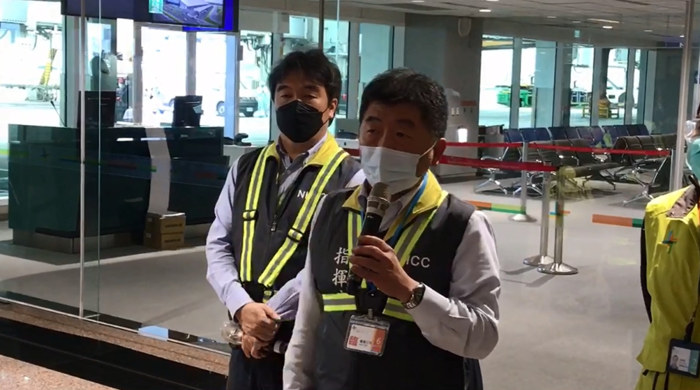中央流行疫情指揮中心指揮官陳時中及桃園機場前進指揮所指揮官王必勝。 圖：中央流行疫情指揮中心／提供