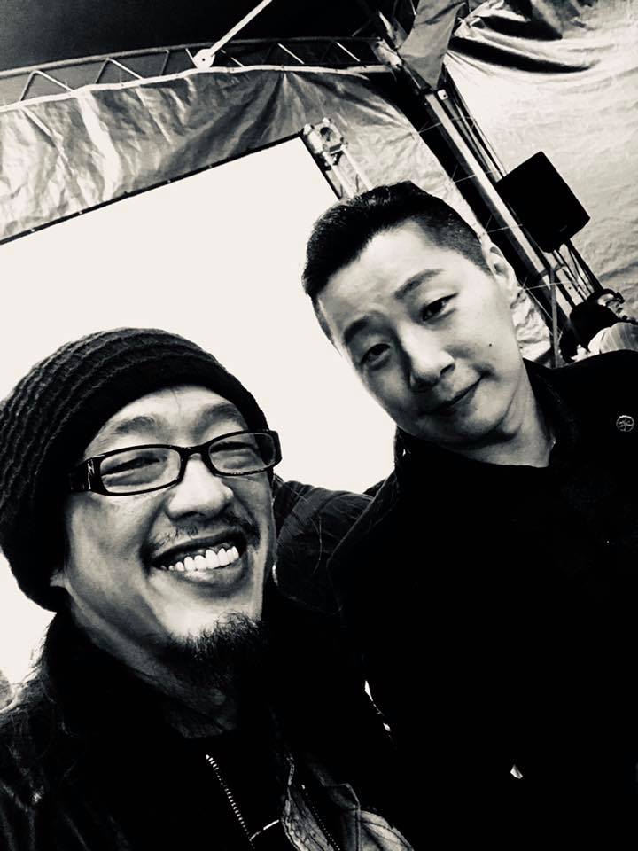董事長樂團貝斯手林大鈞（左）在罷昶案前一天開玩笑說，無黨籍立委林昶佐（右）唱歌不好聽，還是留在政壇服務比較好。 圖：擷取自林大鈞臉書