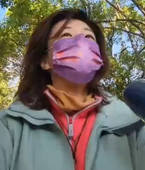 林靜儀在中二補選獲得勝利，今（11）日透露選戰期間她一直戴著南投竹山紫南宮的土地公項鍊。 圖/截自林靜儀辦公室影片