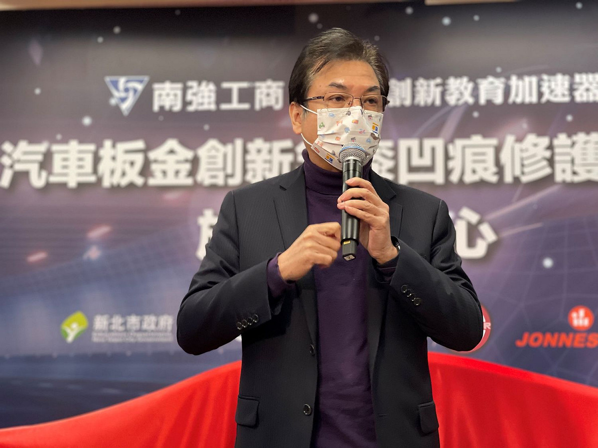 新北副市長劉和然出席見證學校與產學合作廠商簽署合作備忘錄時表示，感謝企業與學校共同協力合作培育優秀的技職人才。 圖：新北市教育局提供