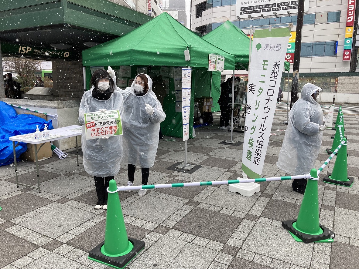 岸田文雄加強免費PCR來防疫，也為了未來解封準備，深獲好評，但疫苗打太慢，讓國民不安而遭轟。 圖：劉黎兒／攝