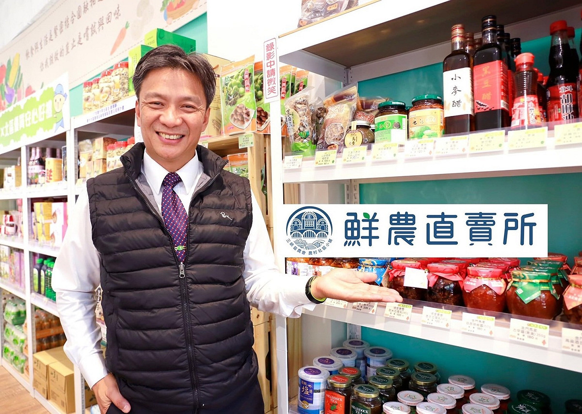 三峽區農會總幹事張永巨榮獲第14屆「台灣百大MVP經理人」。 圖：新北市農業局提供