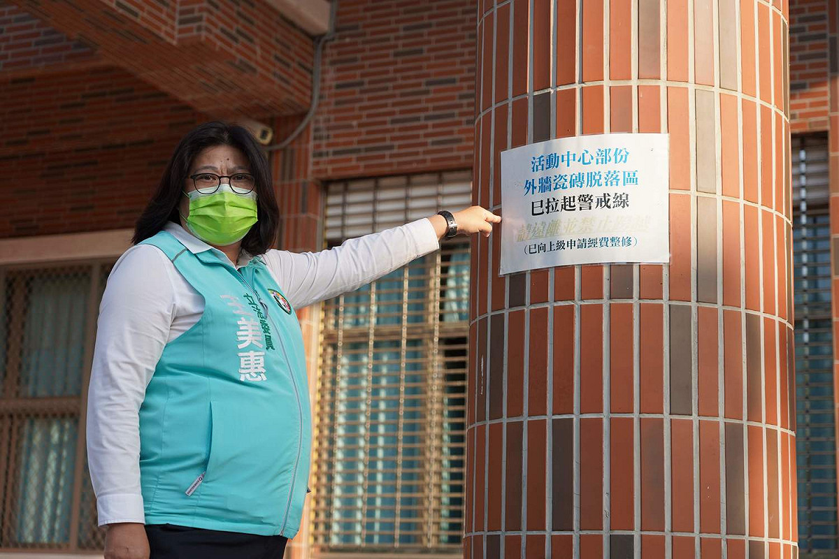 嘉義市部分校園環境出現安全問題，王美惠爭取經費修繕。 圖：立委王美惠服務處/提供