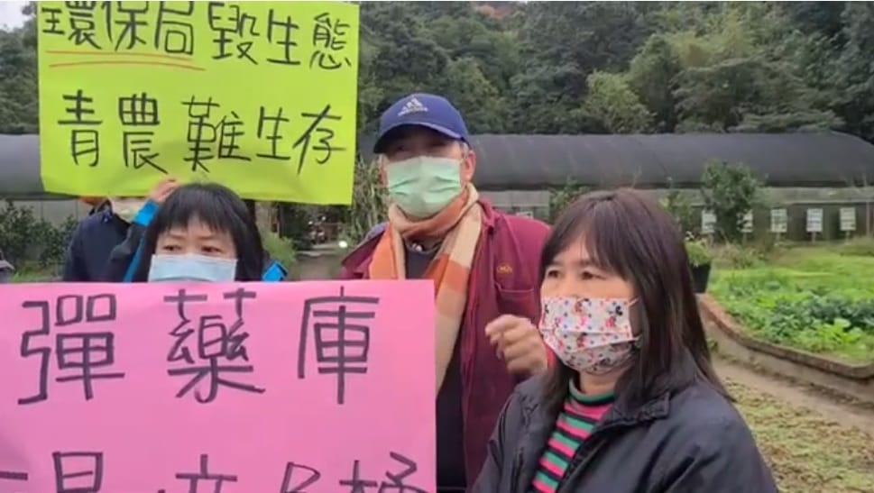 土城愛綠聯盟秘書長劉麗蘭老師疾呼「我們家不是垃圾場、廚餘廠不要來」，表達拒絕新北市環保局建置廚餘高效堆肥再利用設備立場。 圖：土城愛綠聯盟影片截圖