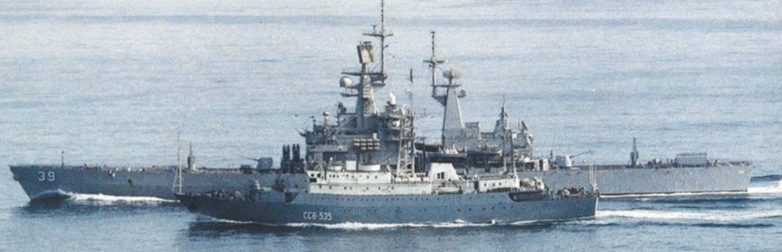 美國「德克薩斯」號巡洋艦阻攔俄國間諜船「卡累利阿」號進行偵查。(資料照片) 圖 : 翻攝自環球網