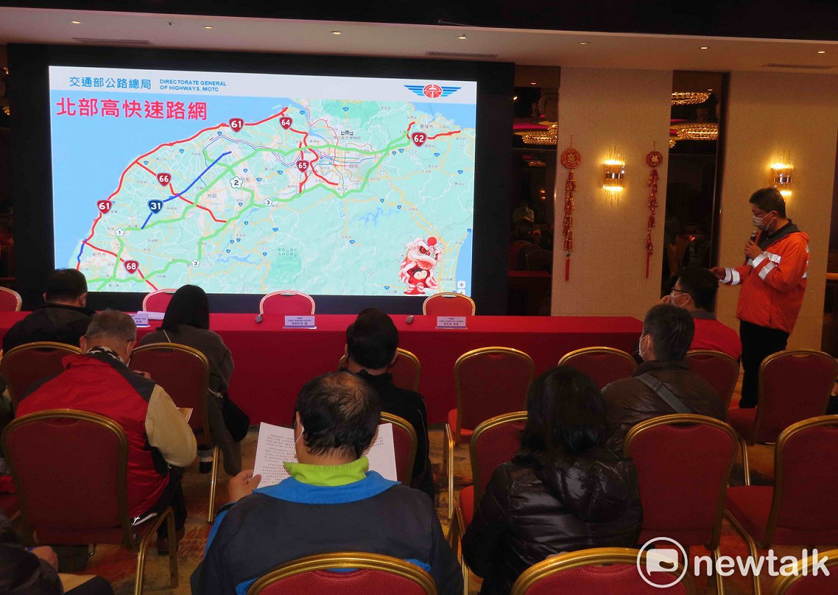 台北區監理所說明春節連假客運疏運情形。 圖：王峻昌／攝