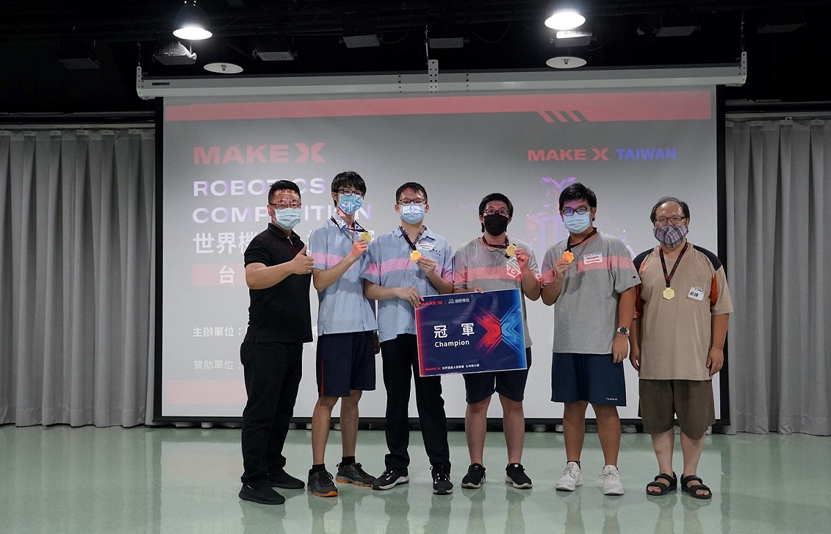 板高MAKEX機器人賽勇奪冠亞軍。 圖：新北市教育局提供