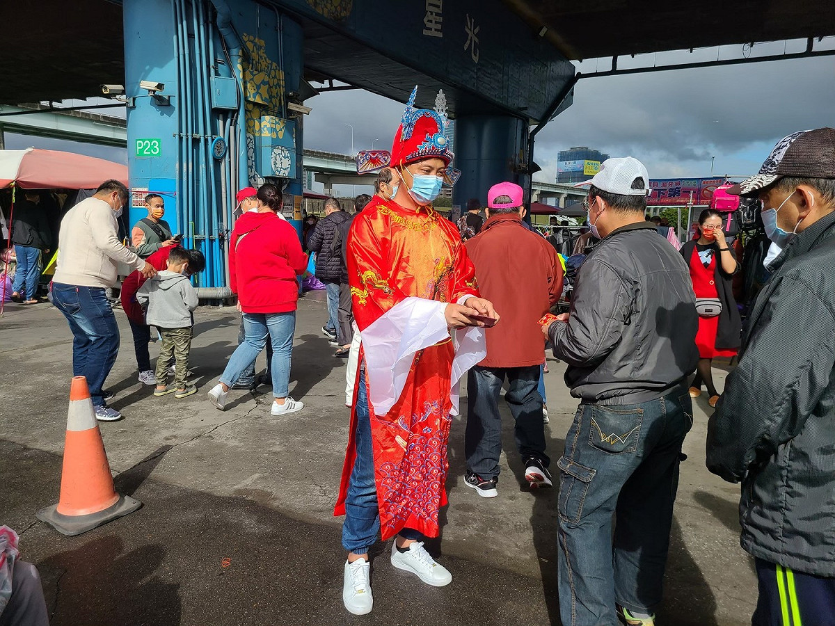 財神爺發發財金2021年大年初一發財金。 圖：新北市水利局提供（資料照）