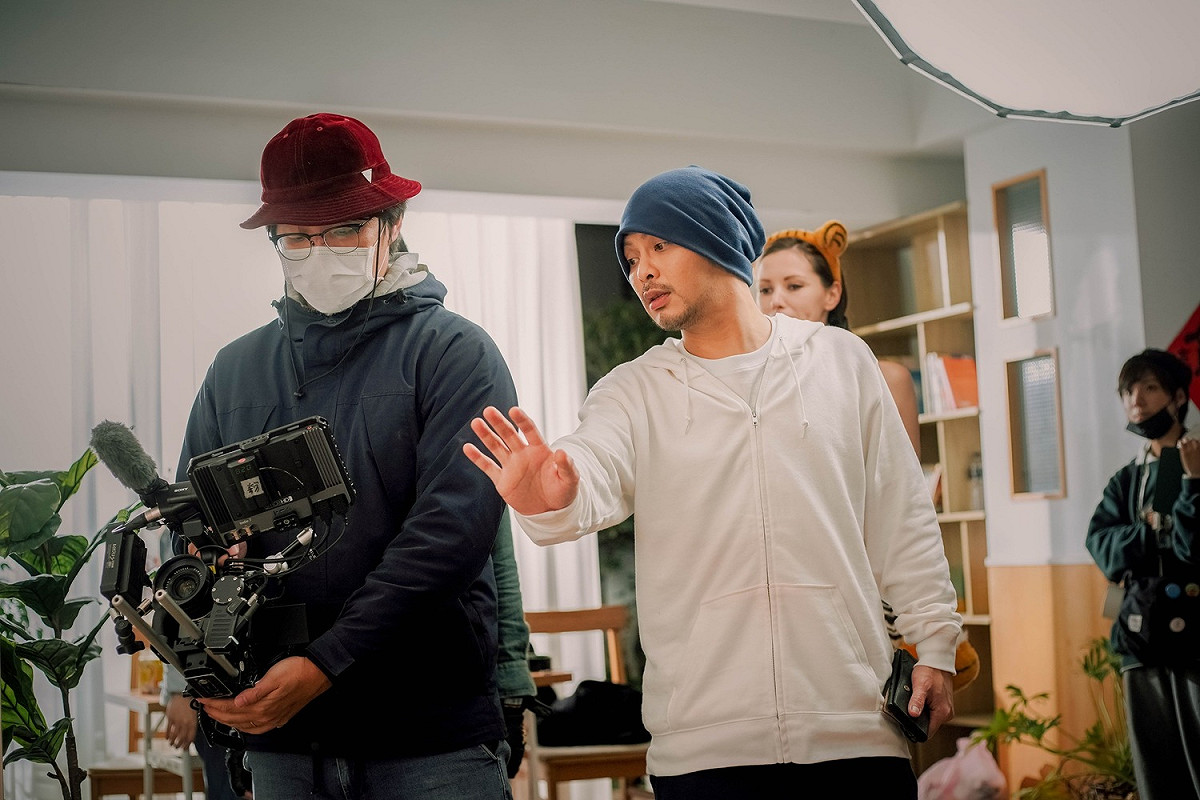 馬來西亞鬼才歌手黃明志(右)。 圖：翻攝自黃明志IG(@nameweephoto)