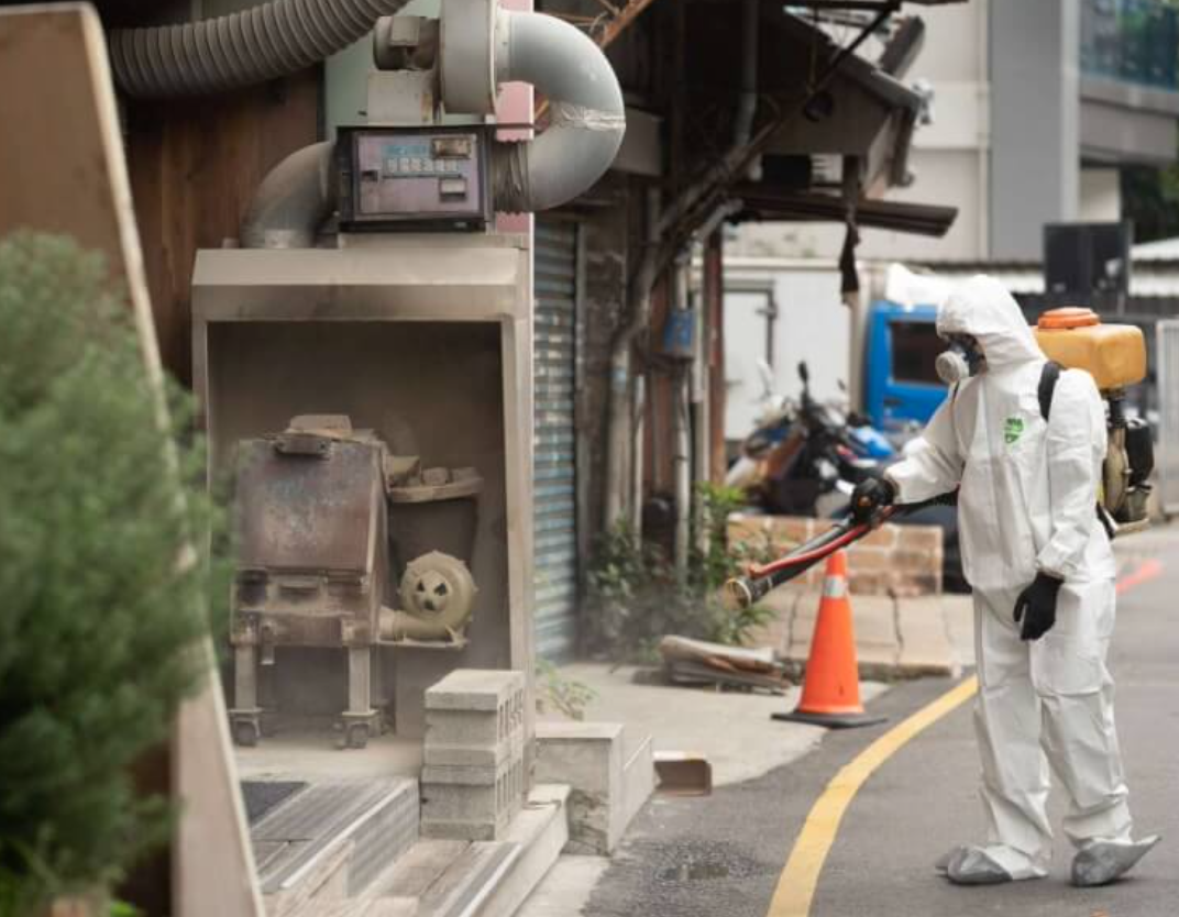 Omicron造成本土疫情持續不斷延燒。(圖為清消示意） 圖：取自新竹市衛生局官網
