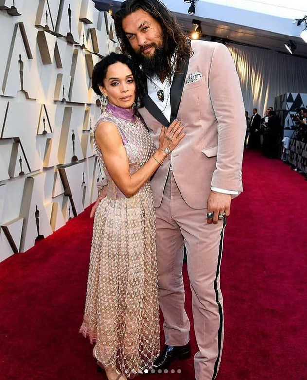 《水行俠》傑森摩莫亞今(13)日宣布與麗莎波奈離婚。 圖：翻攝自IG/prideofgypsies
