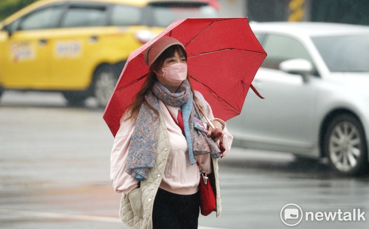 強烈冷氣團發威！13縣市低溫特報、新北7.9度 多地有雨高山易降雪
