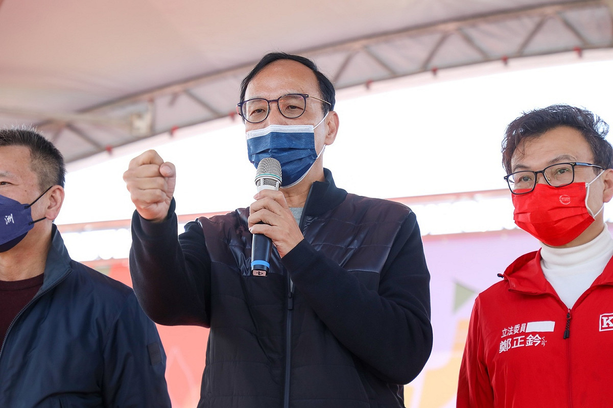 國民黨主席朱立倫（中） 圖：國民黨提供