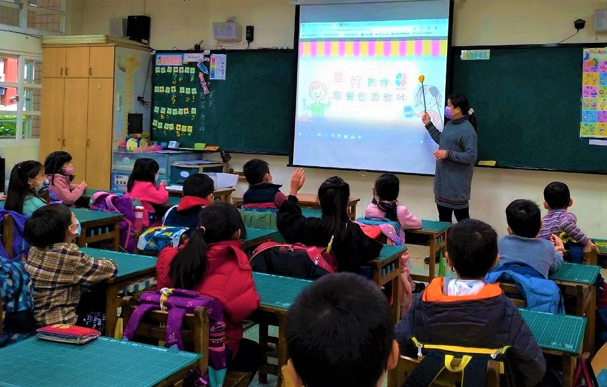 山海市7校合編「幸好有您懶人包」  新北幸福保衛站連線守護孩童。 圖：新北市教育局提供