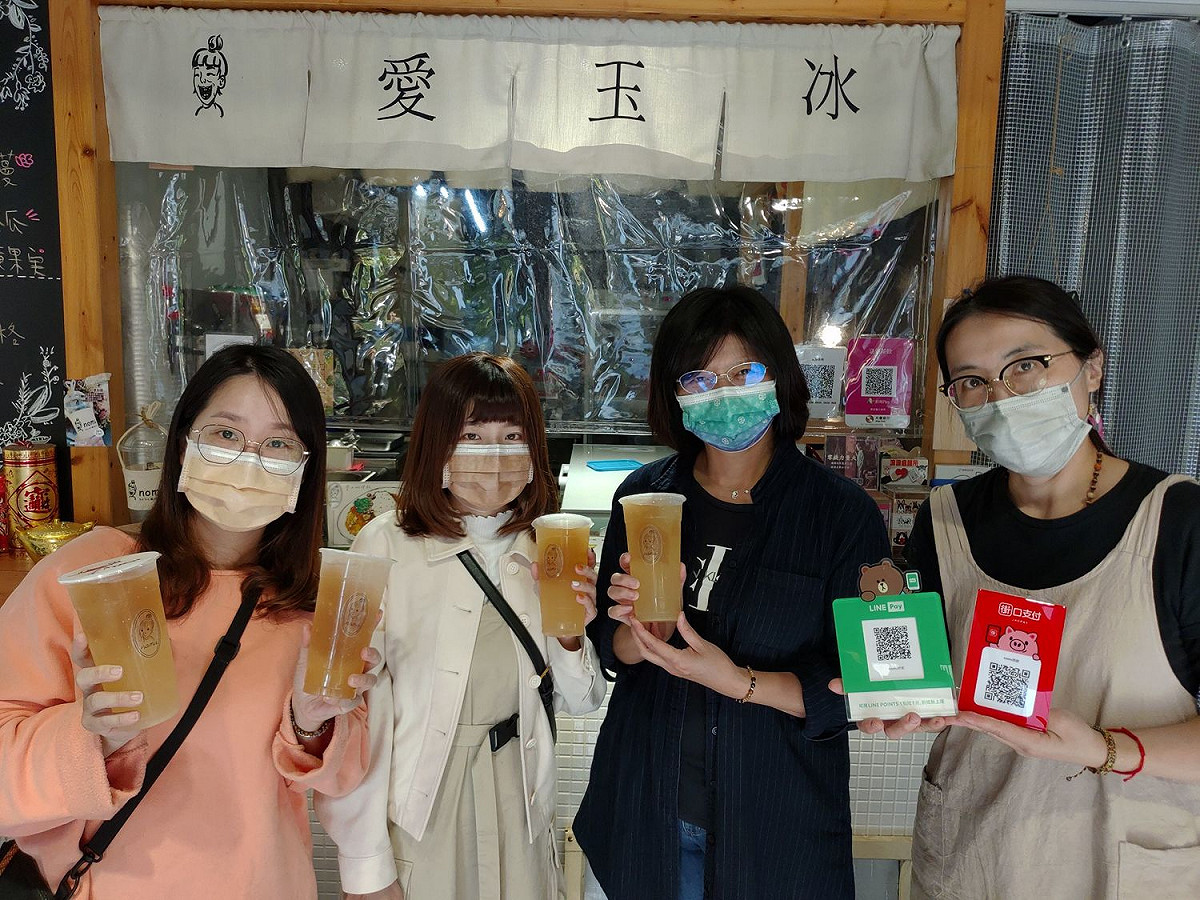 為抗Omicron疫情，屏東市文青名店「希·愛玉」提供台灣Pay、街口支付與Line Pay Money服務，獲得許多年輕客群擁戴支持 圖／臺灣獨角獸創意有限公司提供