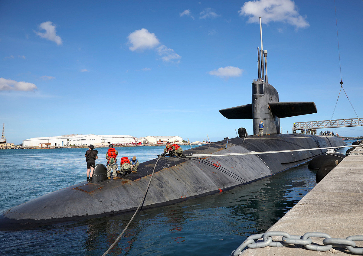 美國海軍高調宣布，彈道導彈潛艇內華達號（SSBN 733）於 1 月 15 日抵達關島阿普拉港，反映美國對印度太平洋地區的承諾。 圖：翻攝自美國海軍推特