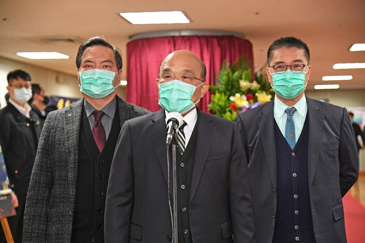 行政院長蘇貞昌今（18）天下午出席110年鳳凰獎楷模表揚典禮前受訪。 圖：行政院 / 提供