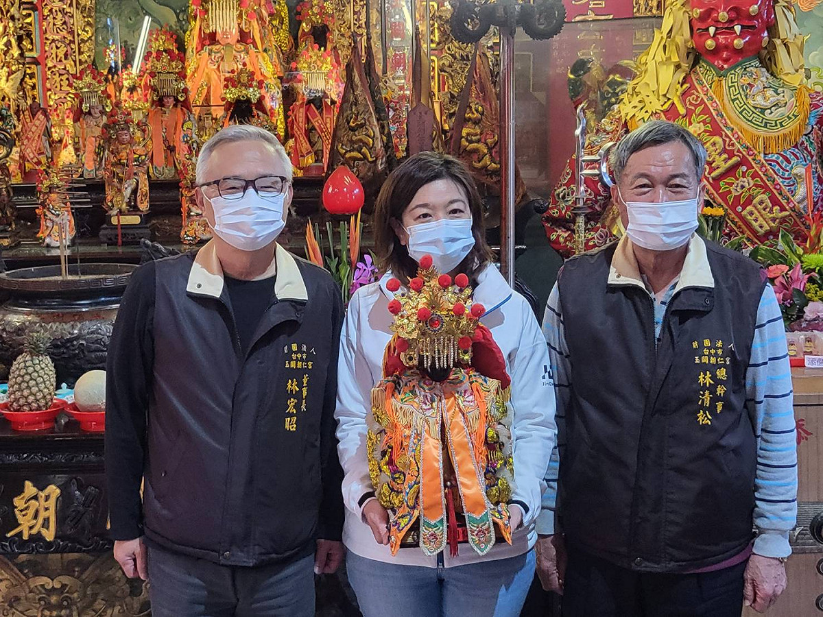 林靜儀恭送媽祖回宮。 林靜儀服務處/提供