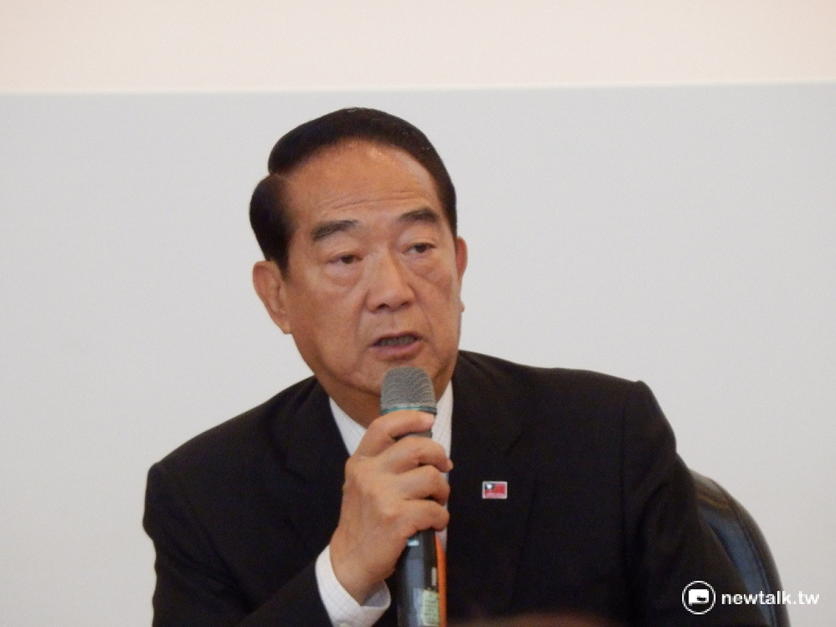 親民黨總統候選人宋楚瑜12日表示，若有人願意維持兩岸和平對話，他樂觀其成，但自己的情操是無人能取代的。 圖：符芳碩/攝
