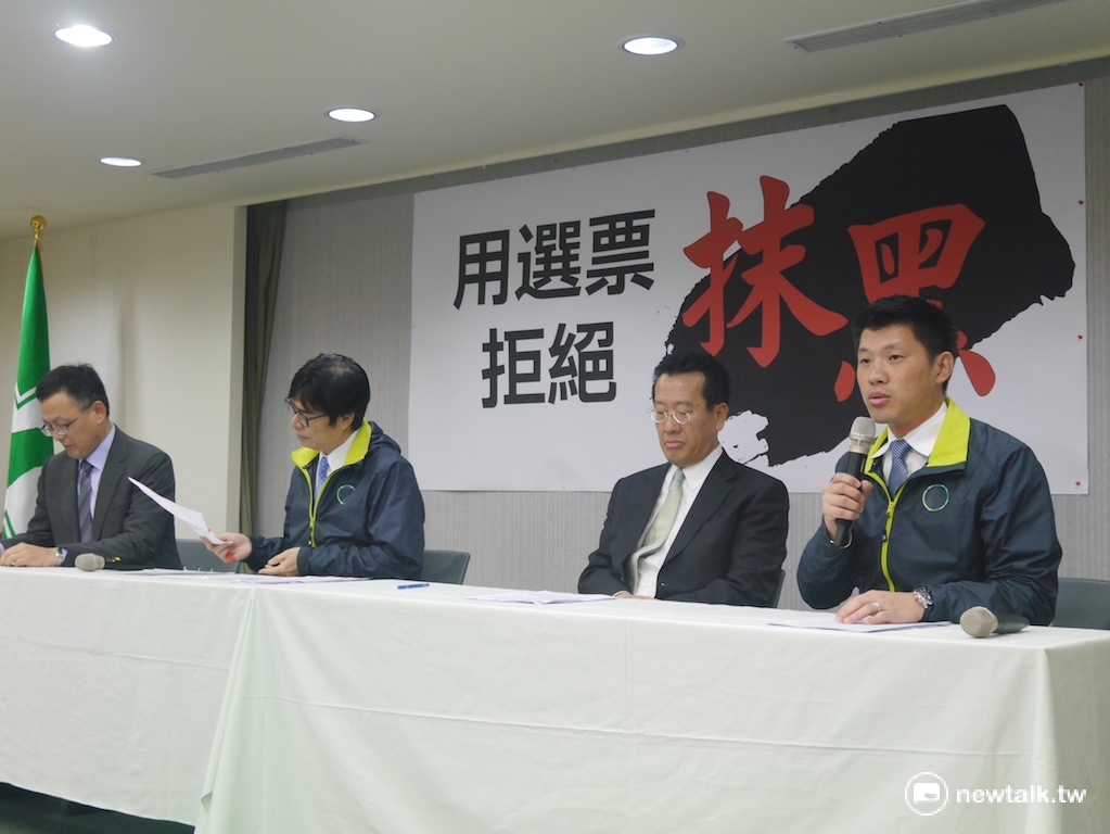 針對國民黨「正毅兄弟」12日上午的記者會，民進黨中午也召開記者會反擊。 圖：劉奕霆/攝