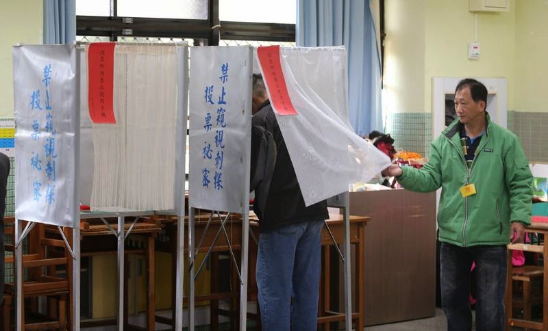 第14任總統副總統與第9屆立法委員選舉將於16日舉行，首次開放民眾於開票所攝錄影。 圖：中央社資料照片