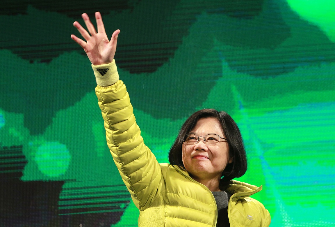 再過一天，全國民衆將用選票參與，並且見證台灣第一位女總統的誕生。 圖：達志影像/美聯社