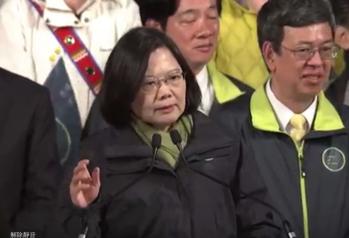 民進黨總統當選人蔡英文16日告訴支持者，就讓大家歡呼一次。 圖：民進黨youtube網站
