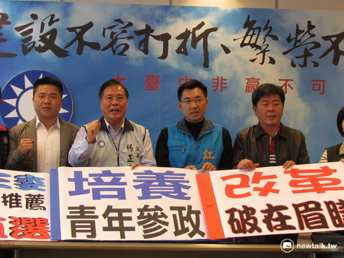 台中市立委江啟臣、顏寬恆與國民黨台中市議會黨團議員20日召開記者會，炮打中央黨部，要求深刻檢討，並主張地方黨部主委由地方推薦或直選，擁抱青年，培養新血。 圖：楊波/攝