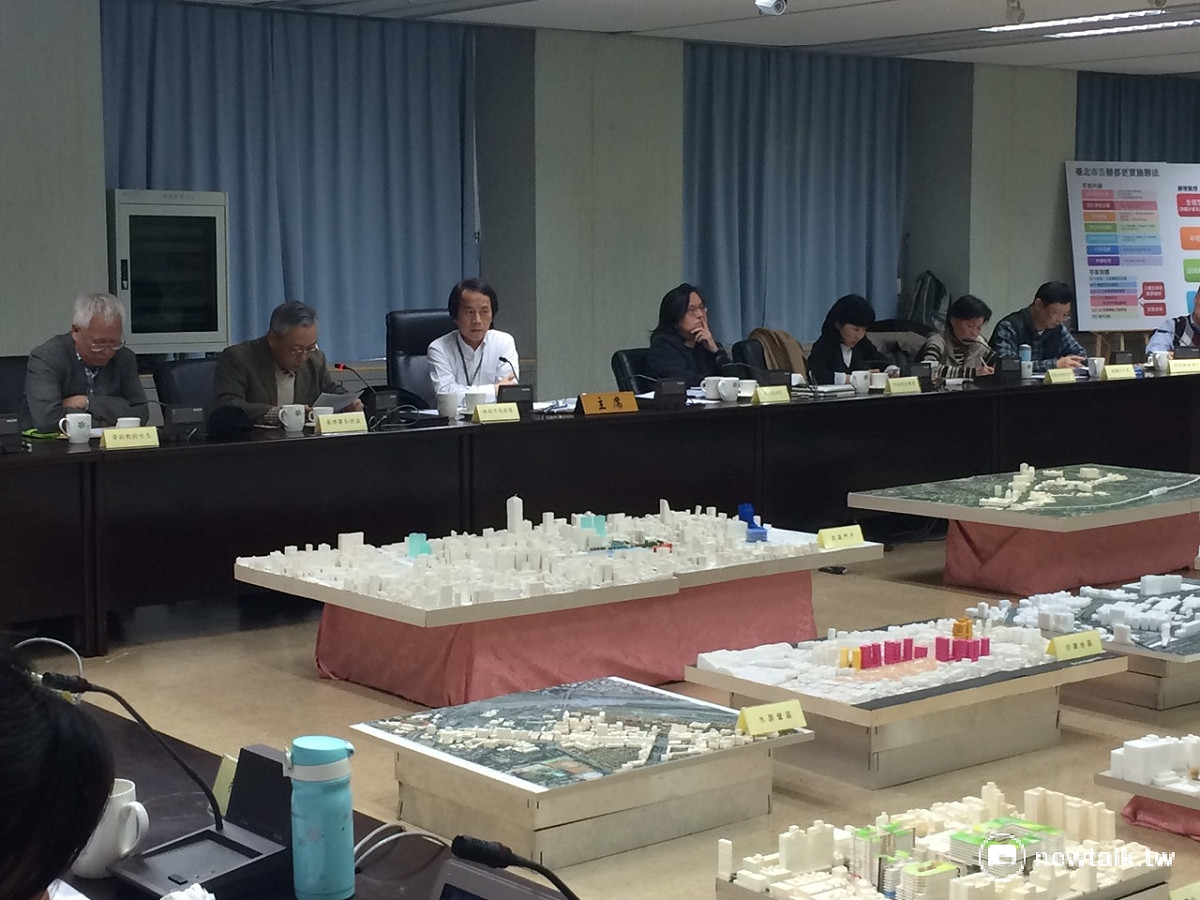 台北市副市長林欽榮22日上午召開記者會，對外宣布北市府今年將推動「公辦都更8+2旗艦計畫」。 圖：劉奕霆/攝