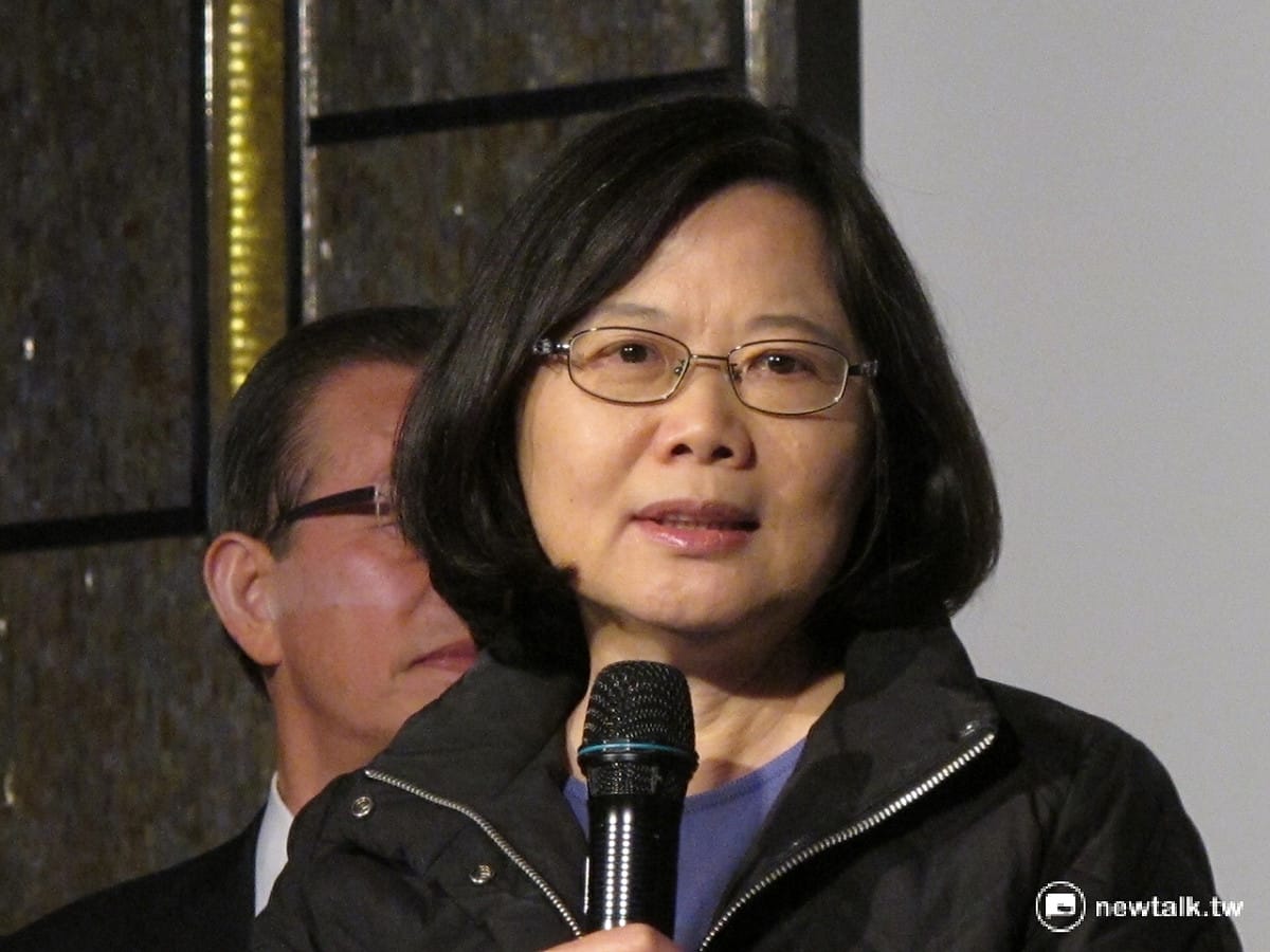 民進黨總統當選人蔡英文24日前往台中、彰化謝票，呼籲團隊不能散去，團隊要繼續走下去、繼續擴大，變成真正的台灣隊，讓台灣不同。 圖：新頭殼資料照片