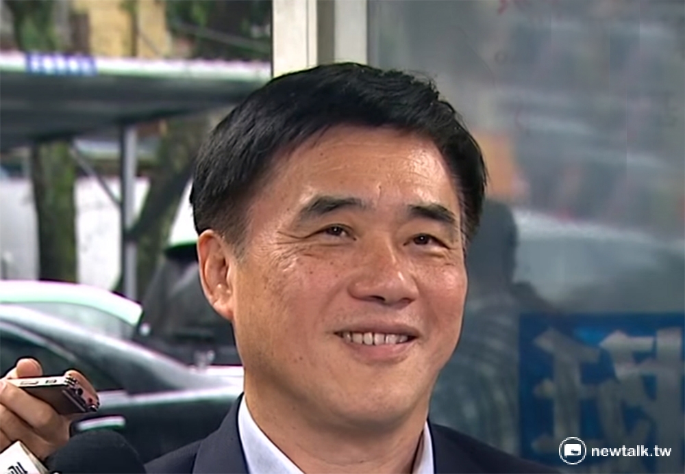 國民黨副主席郝龍斌25日表示，他認為副總統吳敦義很適合當黨主席，但吳還在考慮。 圖：翁嫆琄/攝