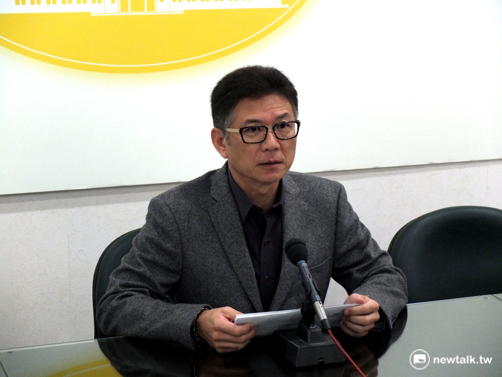 行政院發言人孫立群27日說明行政院對爭議法案的推動決定。 圖：翁嫆琄/攝