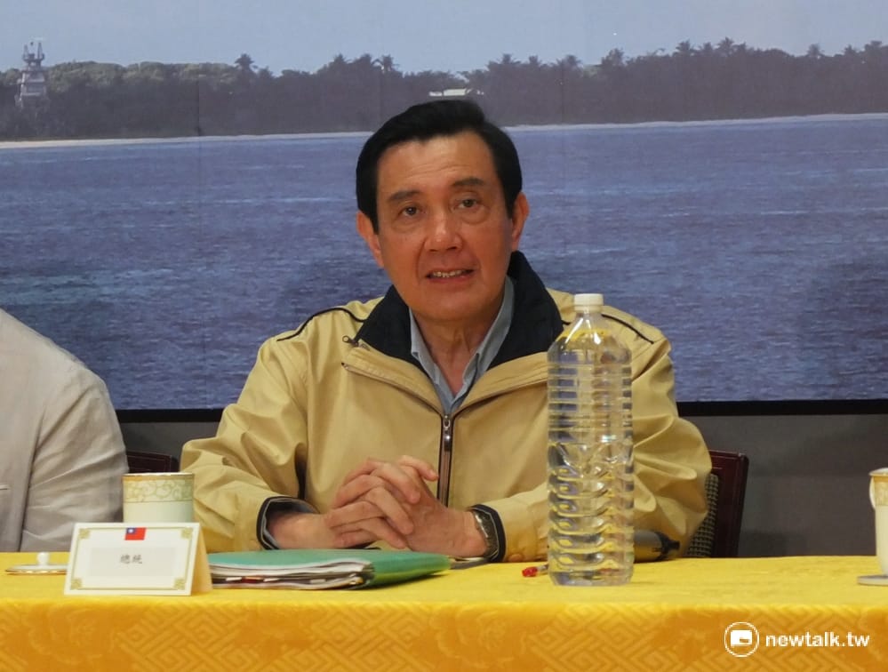 總統馬英九28日登太平島，他不滿外界批評他，直稱不要「扯後腿」。 圖：翁嫆琄/攝