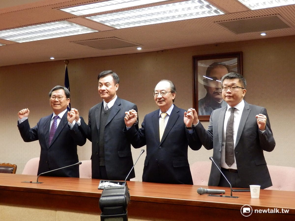 民進黨團29日通過推舉蘇嘉全參選立法院長，原先有意參選的黨團總召柯建銘最後選擇退讓。 圖：符芳碩/攝