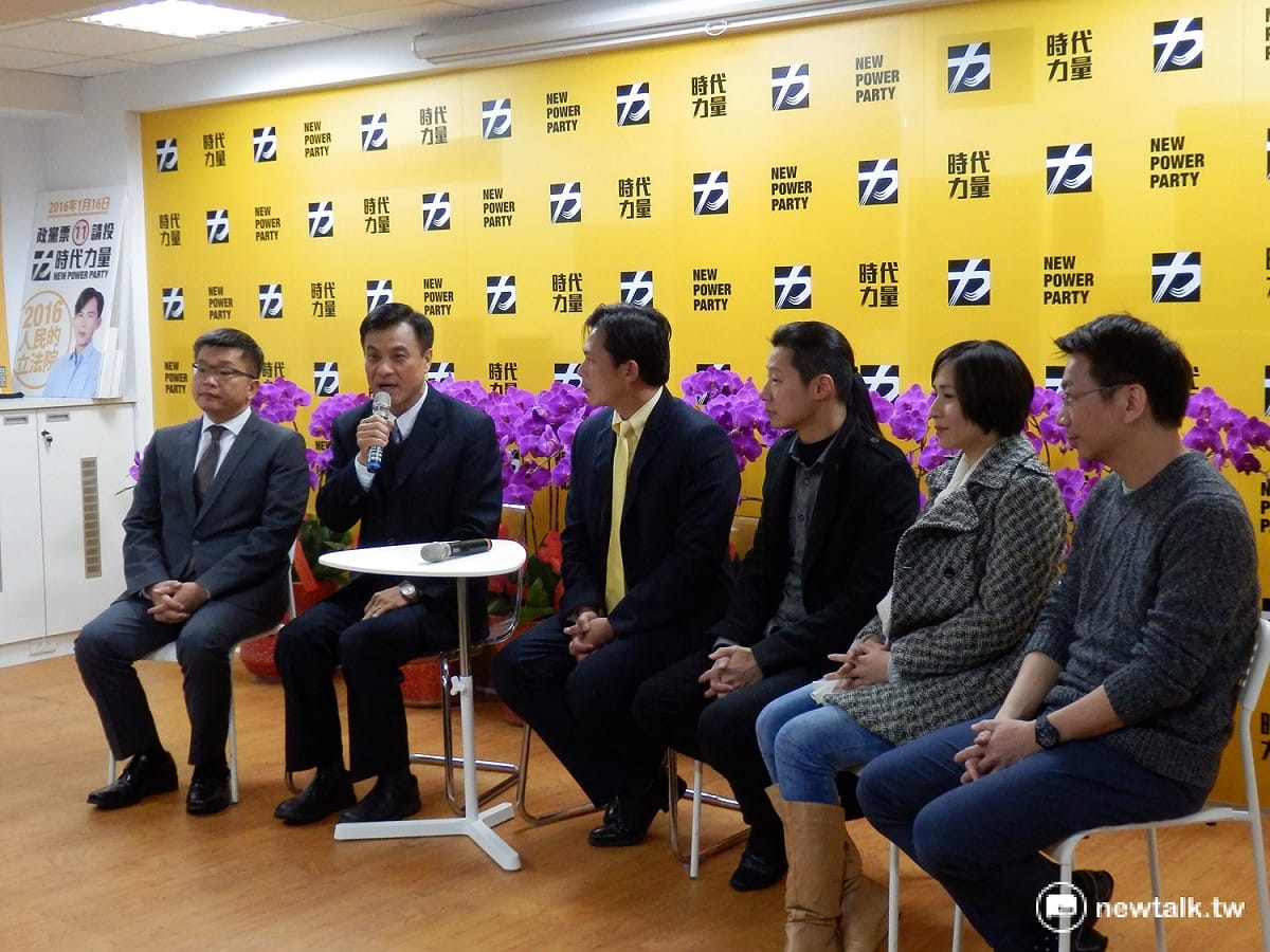 民進黨立法院正副院長候選人蘇嘉全、蔡其昌29日下午拜會時代力量黨部，尋求支持。  圖：符芳碩/攝