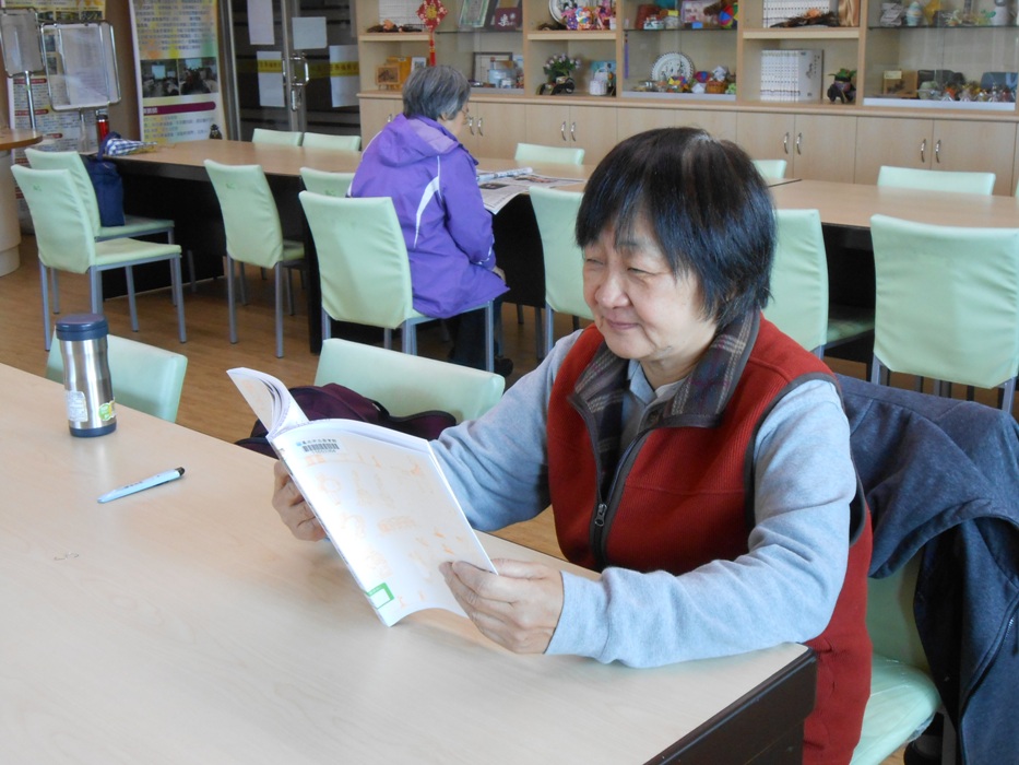 台北市樂齡讀者愛看書，近6年借閱量成長率達48%。 圖：台北市立圖書館提供