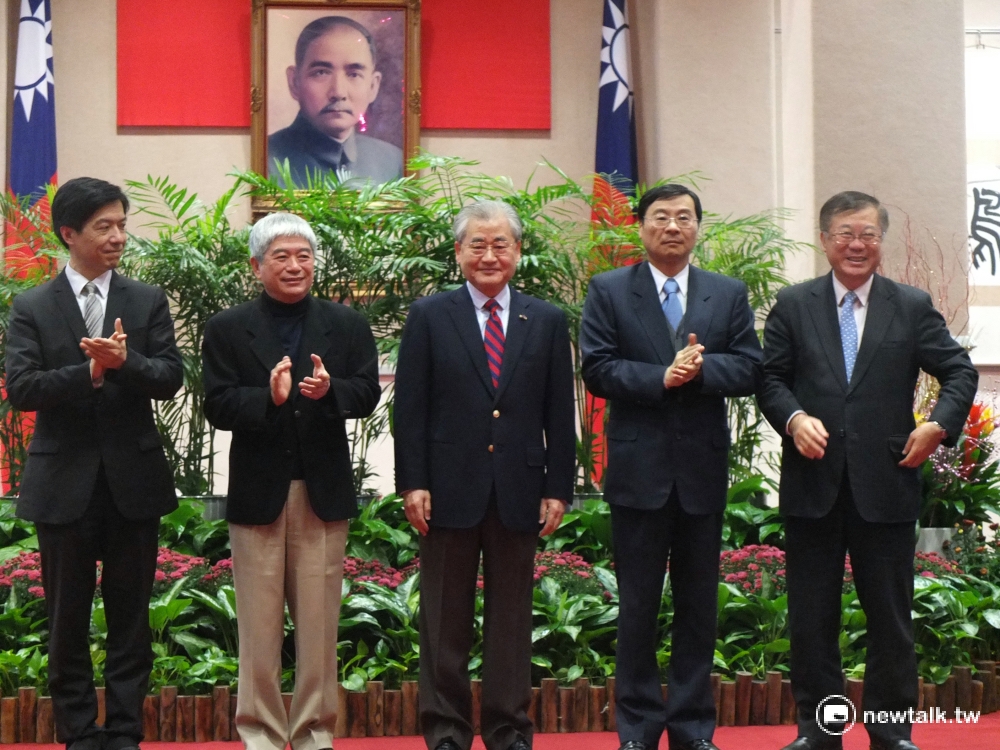行政院30日舉辦惜別茶會，共有5名將離職的官員前來。 圖：翁嫆琄/攝