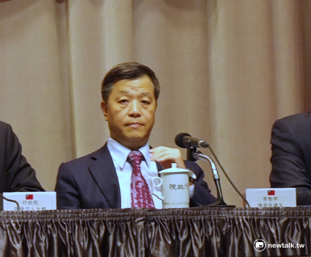 勞動部長陳雄文4日直言，台灣要吸引人才不是靠薪水，他認為沒人會來搶22K的工作。 圖：翁嫆琄/攝