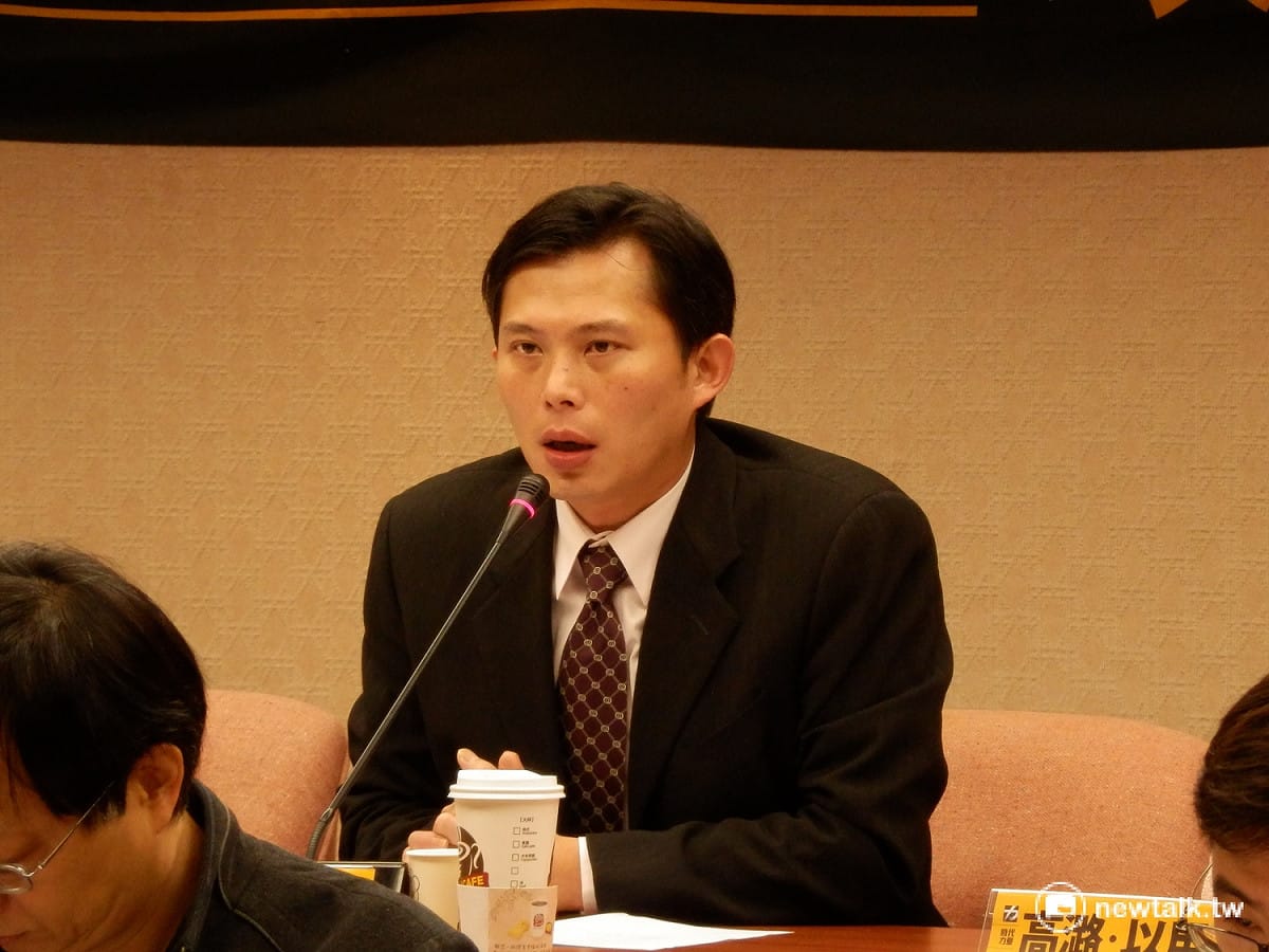 時代力量執行黨主席黃國昌5日說，兩岸領導人會面，必須經過國會事先授權。 圖：符芳碩/攝