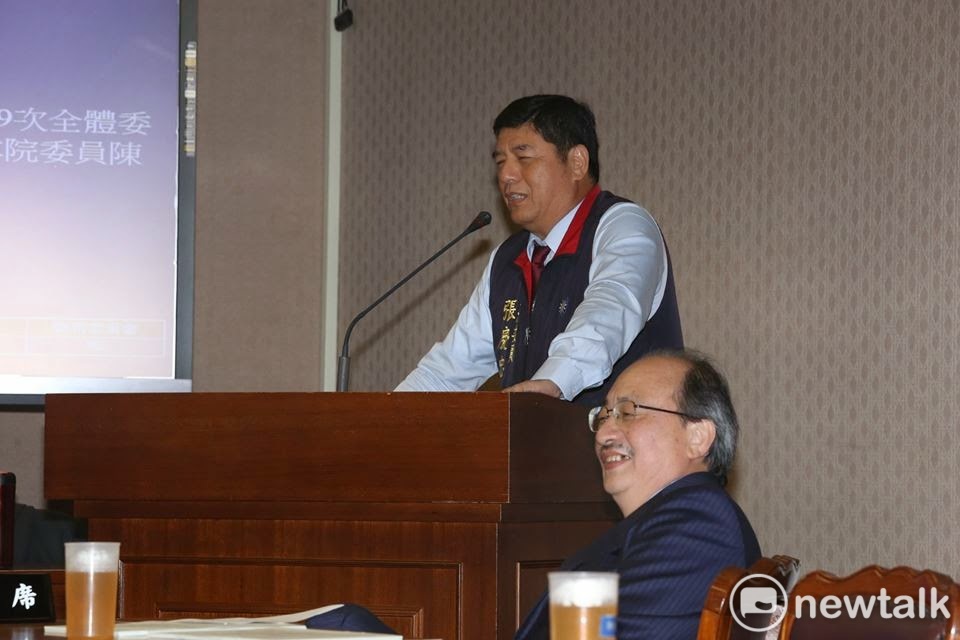 國民黨前立委張慶忠因30秒迅速通過服貿協議，引發太陽花學運，而遭外界稱為「半分忠」。 圖：新頭殼資料照片。