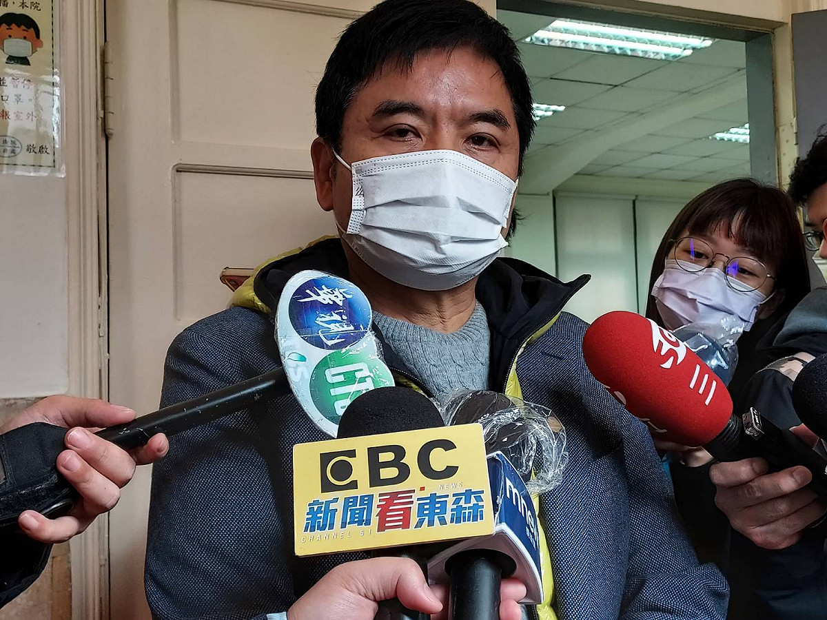 莊瑞雄表示，他做的民調顯示，三人持續保持膠著狀態。 圖：陳佩君／攝