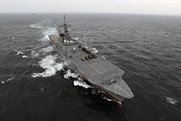 日本「大隅級」兩棲船塢運輸艦「大隅號(おおすみ，LST-4001)」奉派前往南太平洋島國東加救助海底火山爆發所引發災情。 圖：翻攝日本防衛省官網