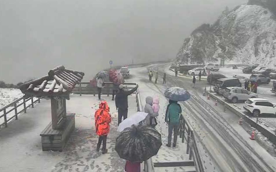 合歡山武嶺亭。 圖：翻攝自即時影像監視器