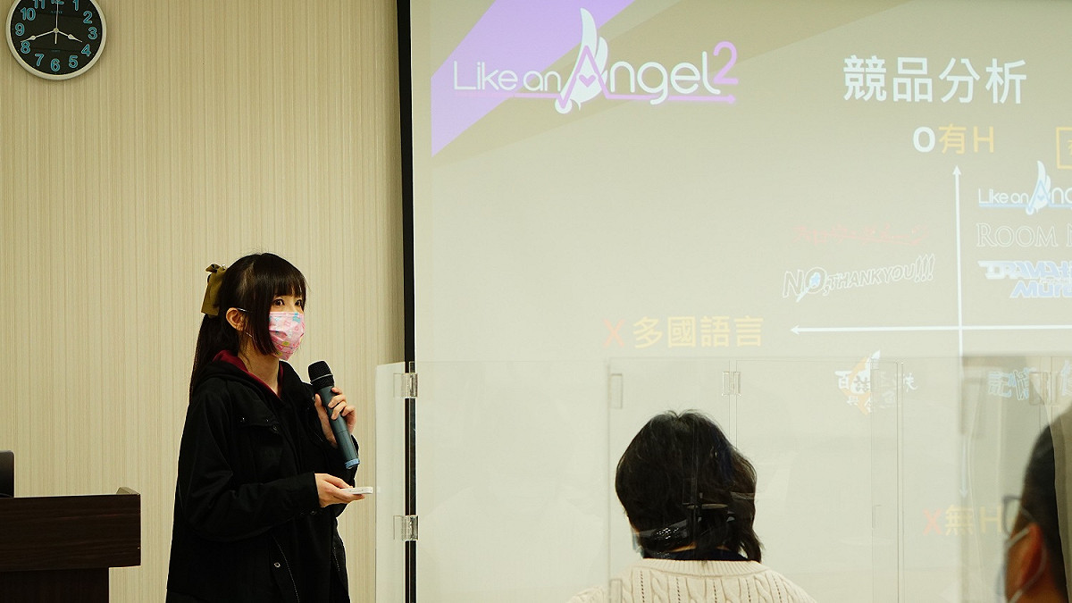 《Like an Angel2》製作人徐語晨向評審說明遊戲玩法。 圖：創夢市集／提供